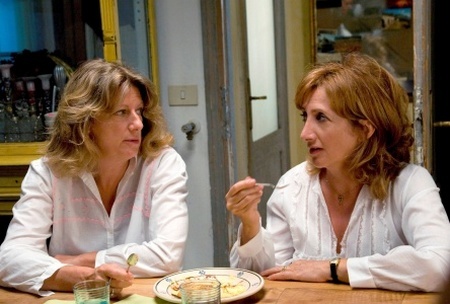 Due mamme di troppo, stasera su Canale 5, la romantic comedy all'italiana