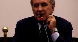 Annozero, conferenza stampa, lo scontro tra Michele Santoro e Massimo Liofredi e le reazioni politiche