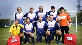 All Stars la sitcom ambientata in un campo da calcetto con Diego Abatantuono, Ambra Angiolini e Fabio De Luigi nel 2010 su Italia 1