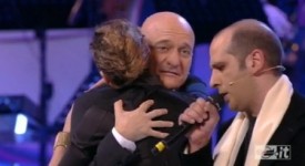 Zelig, ultima puntata: Checco Zalone canta Baciami ancora (video)