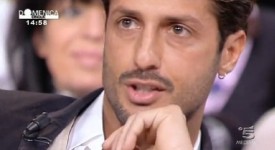 Domenica Cinque: l'ennesimo Corona Show e a Simona Ventura fischiano le orecchie...