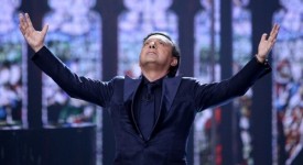 Piero Chiambretti: "Con il Chiambretti Muzik Show torno in prima serata dopo 10 anni. La Pausini? Non è una sgallettata come le altre"