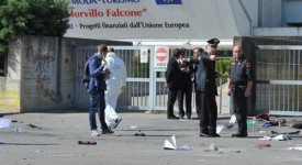 Attentato a Brindisi: speciali Rai, Mediaset e La7