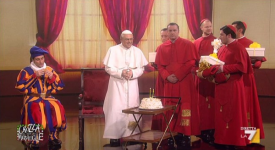 Crozza Nel Paese delle Meraviglie, parodia Papa Francesco