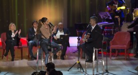 Maurizio Costanzo Show, 6 dicembre su Rete 4: Belen, Lollobrigida, Conte, Berté, Venier